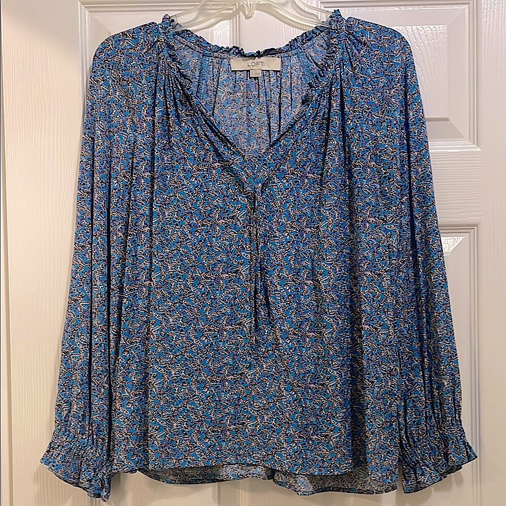 LOFT Women's Blue Floral Top Size S